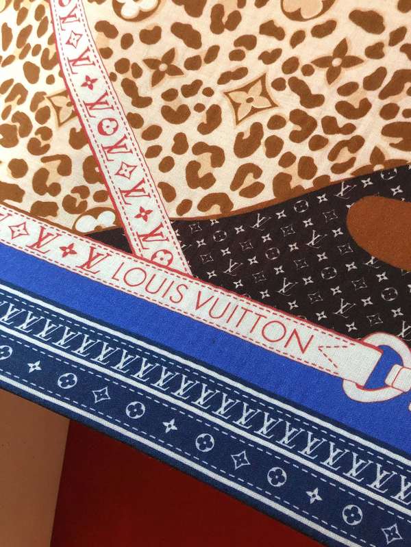 Louis Vuitton Scarf LVC00588